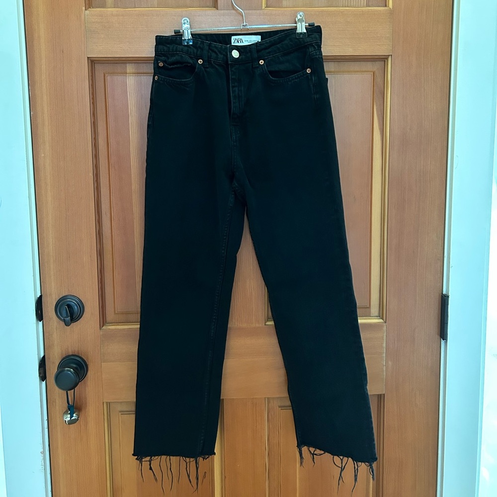 Zara High Waisted Raw Hem Mom Jeans - Size 4